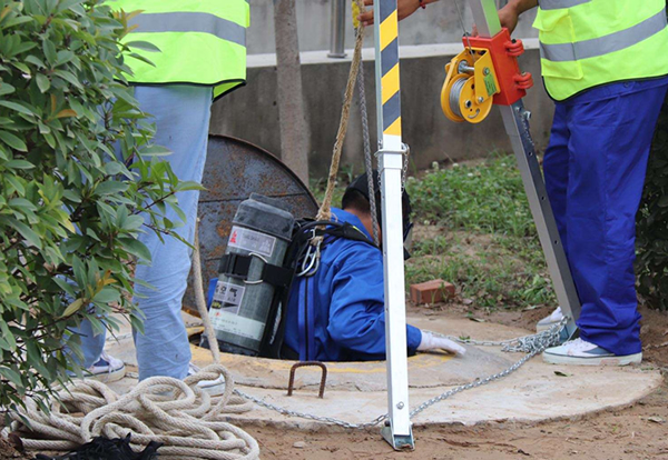 Operation of Tripod in Underground Pipeline in Limited Space